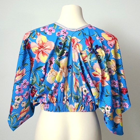 Refashioned Boho Hawaiian Floral Cropped Blouse (M/L) - Picture 5 of 7